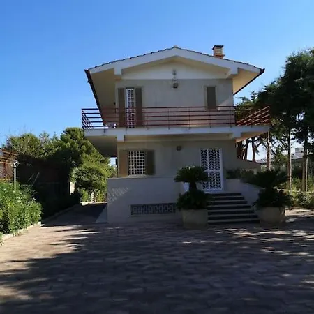 Lagioia 1 Villa *